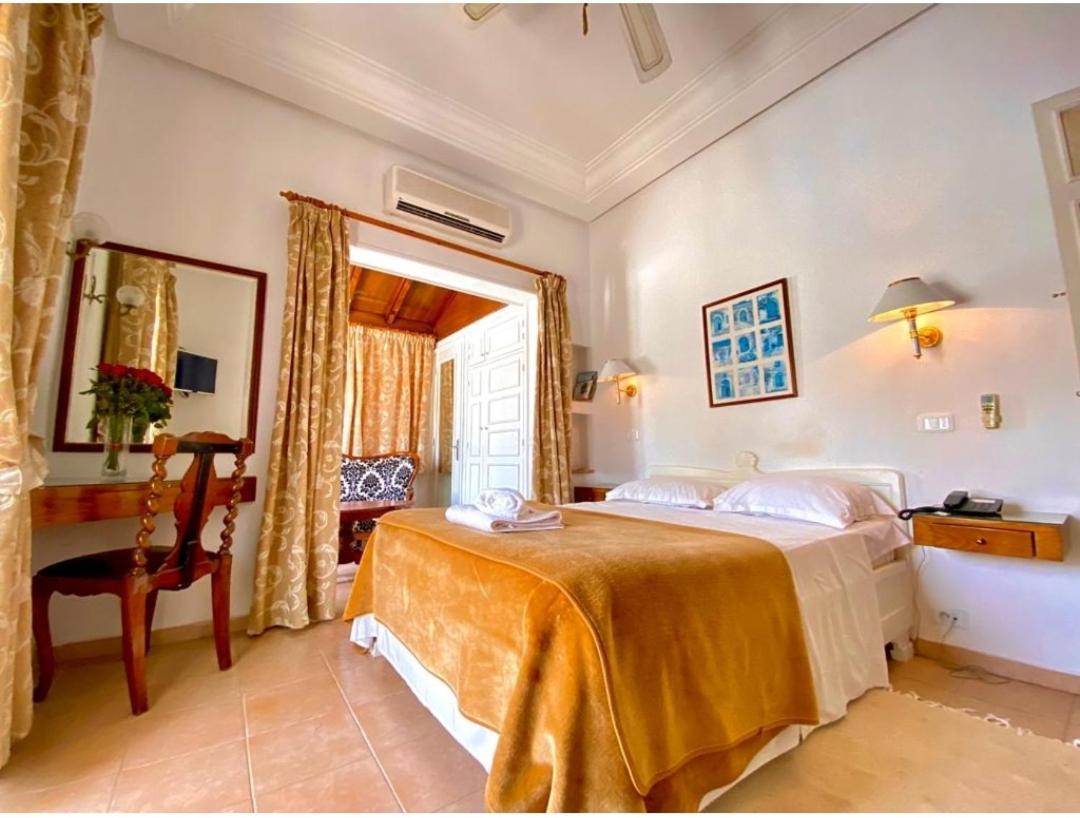 Plaza Corniche Hotel El-Marsza Kültér fotó